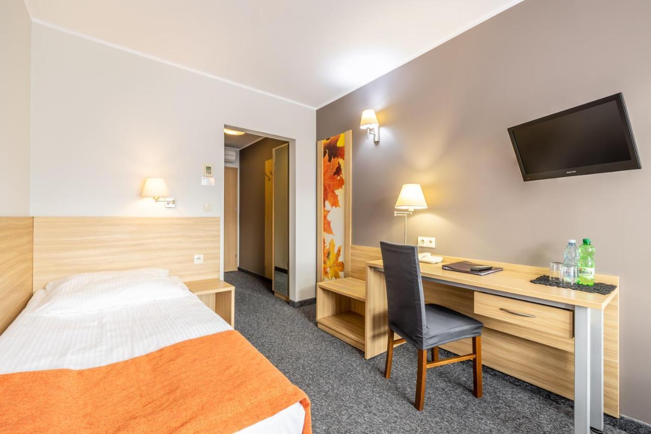 Hotel Lesny Bialystok Bagian luar foto