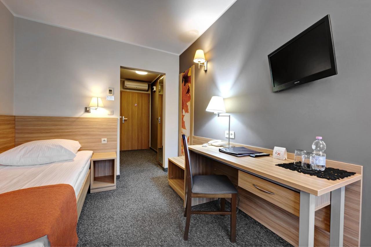 Hotel Lesny Bialystok Bagian luar foto