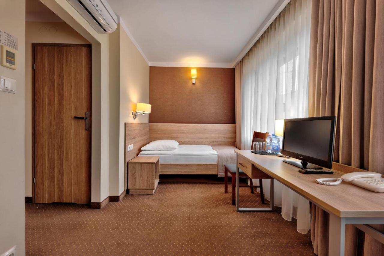 Hotel Lesny Bialystok Bagian luar foto
